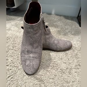 TOMS Gray Leather Snake Print Reese Pull On Ankle Booties